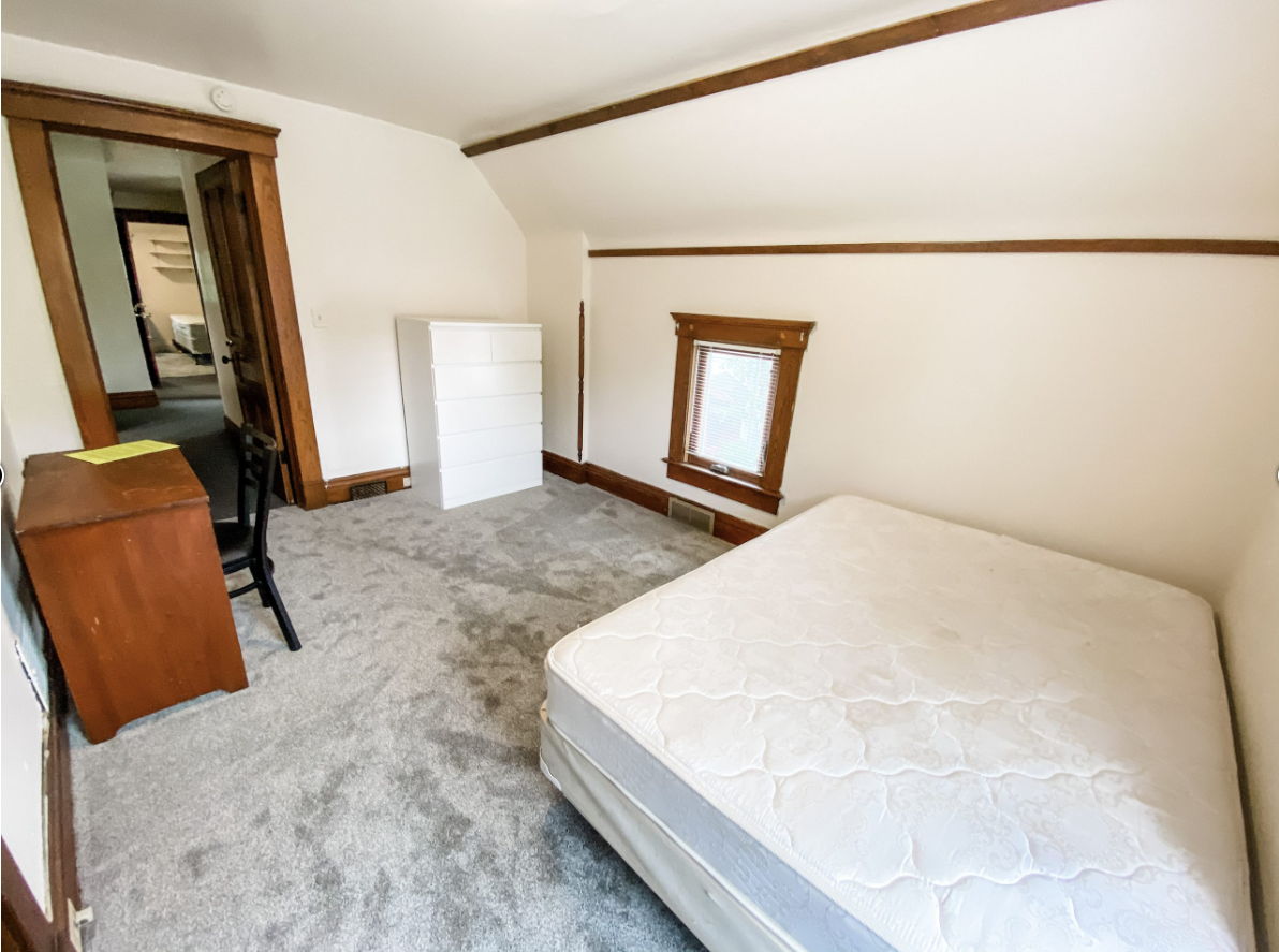 1 Bedroom; 2 minute walk from Ross + Law Quad, photo 1