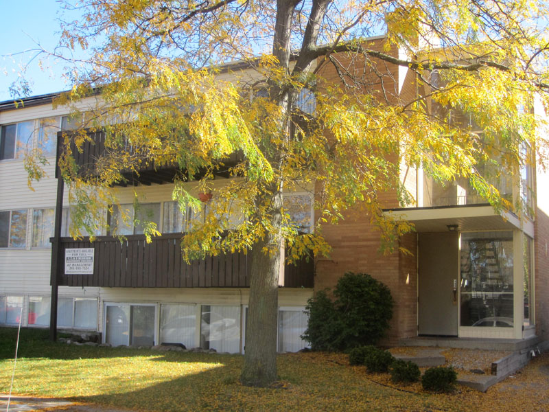 Private Room in 3-Bedroom at 915 S. Division