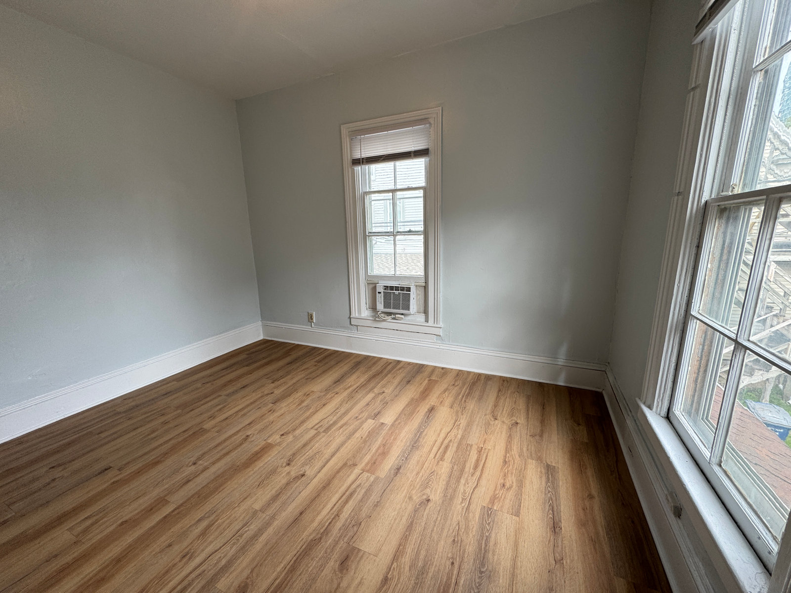 Apartment at 321 S Division