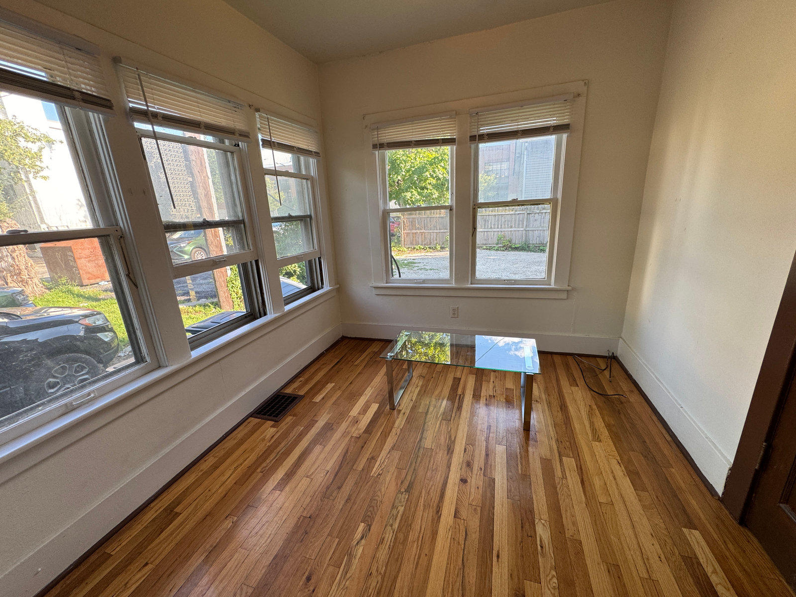 Apartment at 929 S Division